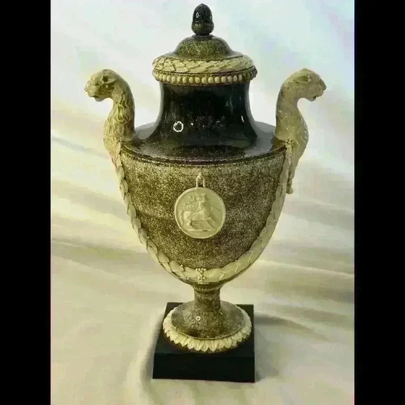 18th Century H Palmer Bentley Wedgewood English Porcelain  Urn (see History) - Picture 8 of 8